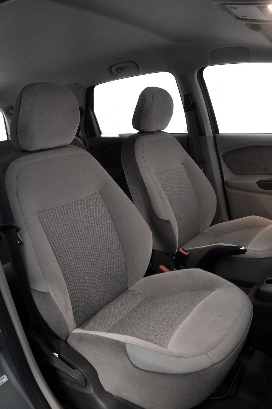 Интерьер Chevrolet Spin 2012 года  (фото 10 из 21)